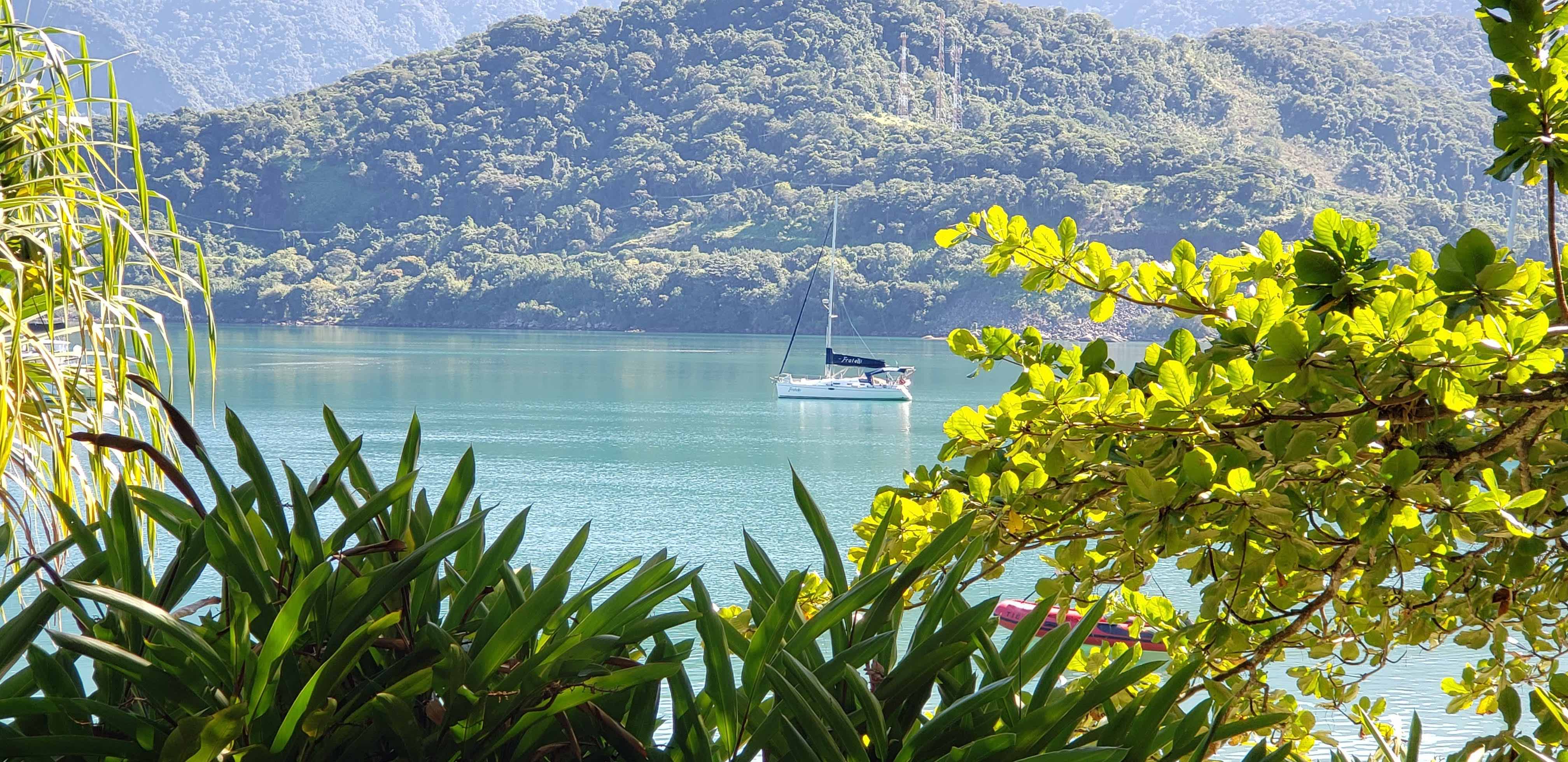 3 foto ao lado da foto da marina do engenho.jpg